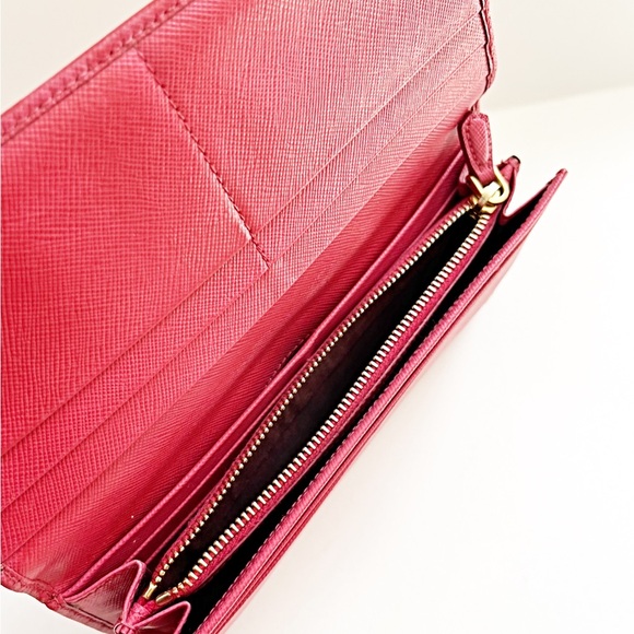 PRADA 🌟Saffiano Leather Wallet - Picture 10 of 16